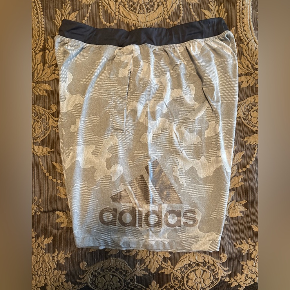 Men's Adidas Camouflage Athletic Shorts Size XL Great Condition!